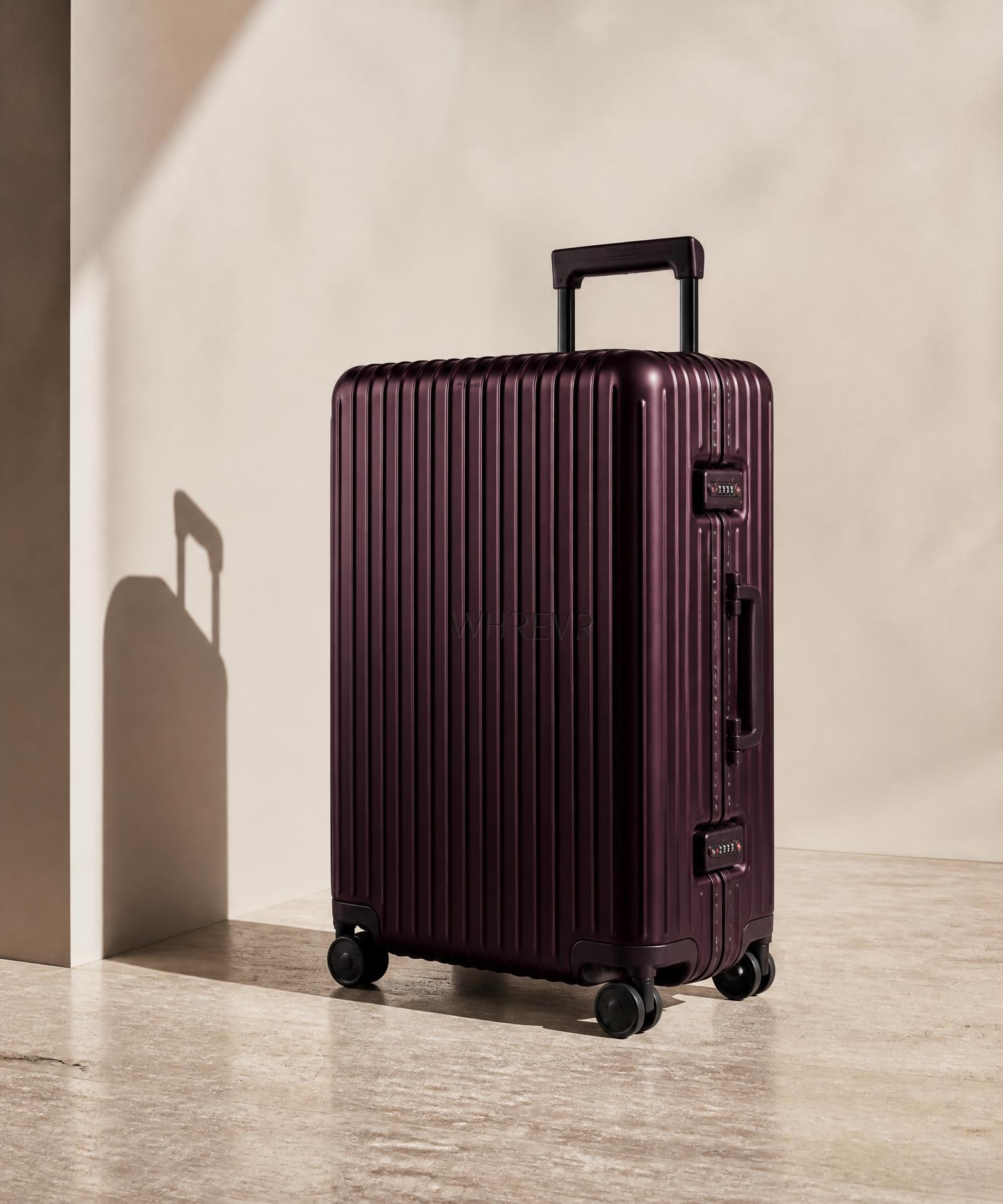 Wayfarer Plum grooved aluminium case in raking sunlight